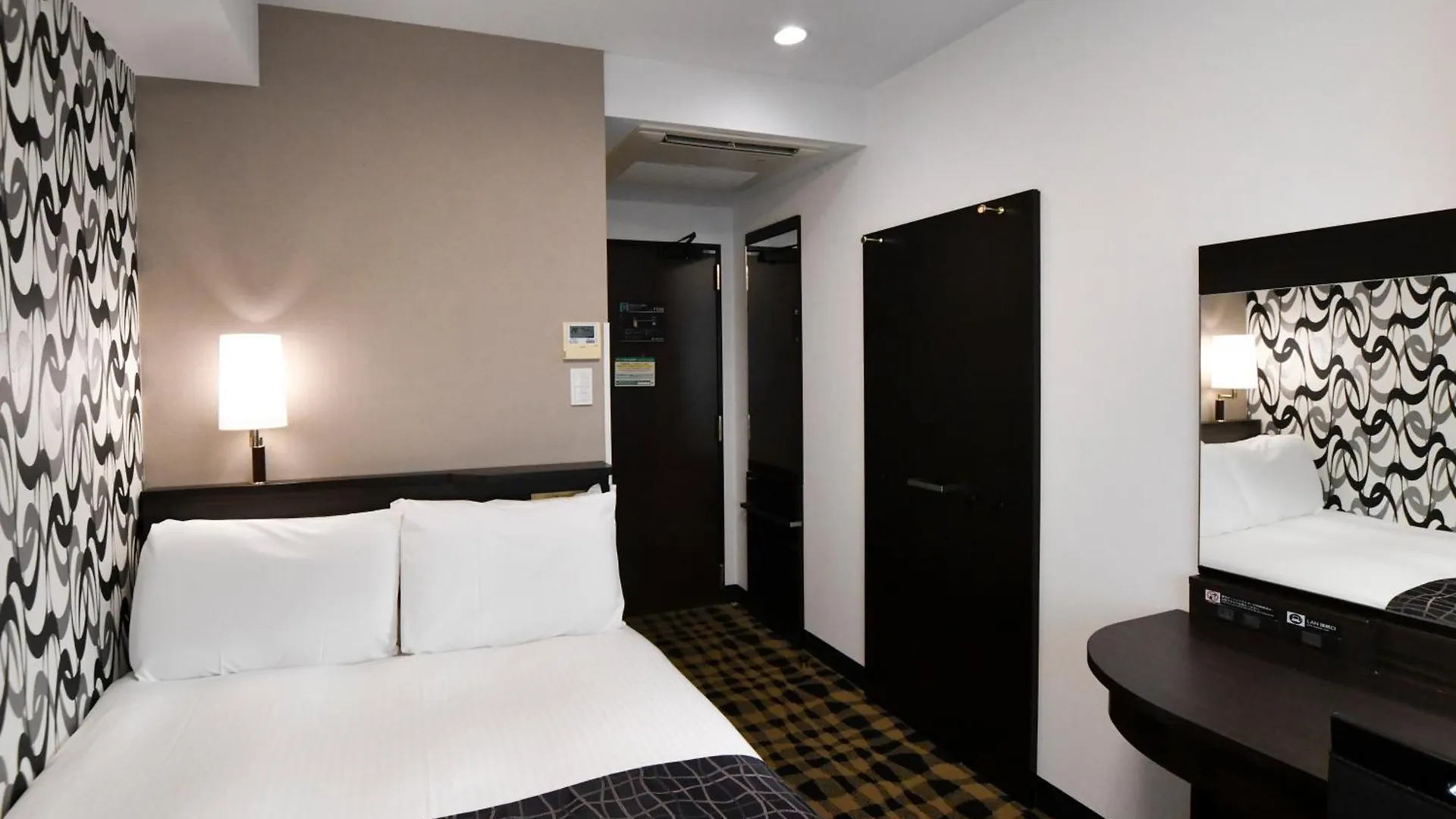Apa Hotel Shimbashi Onarimon Tokyo 3*,